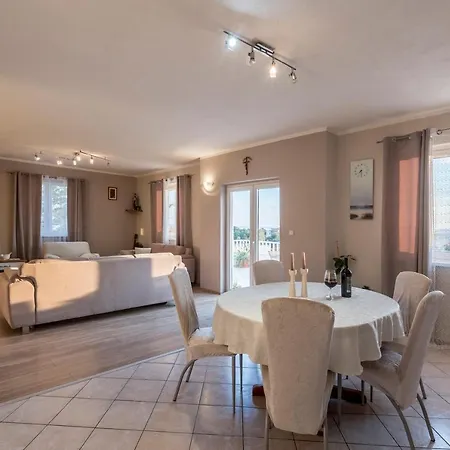 Bellevue Holiday home Podstrana